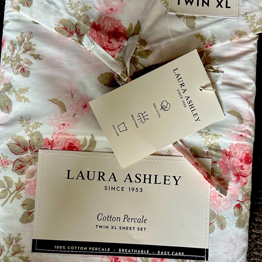 Laura Ashley, Twin XL sheet set NWT